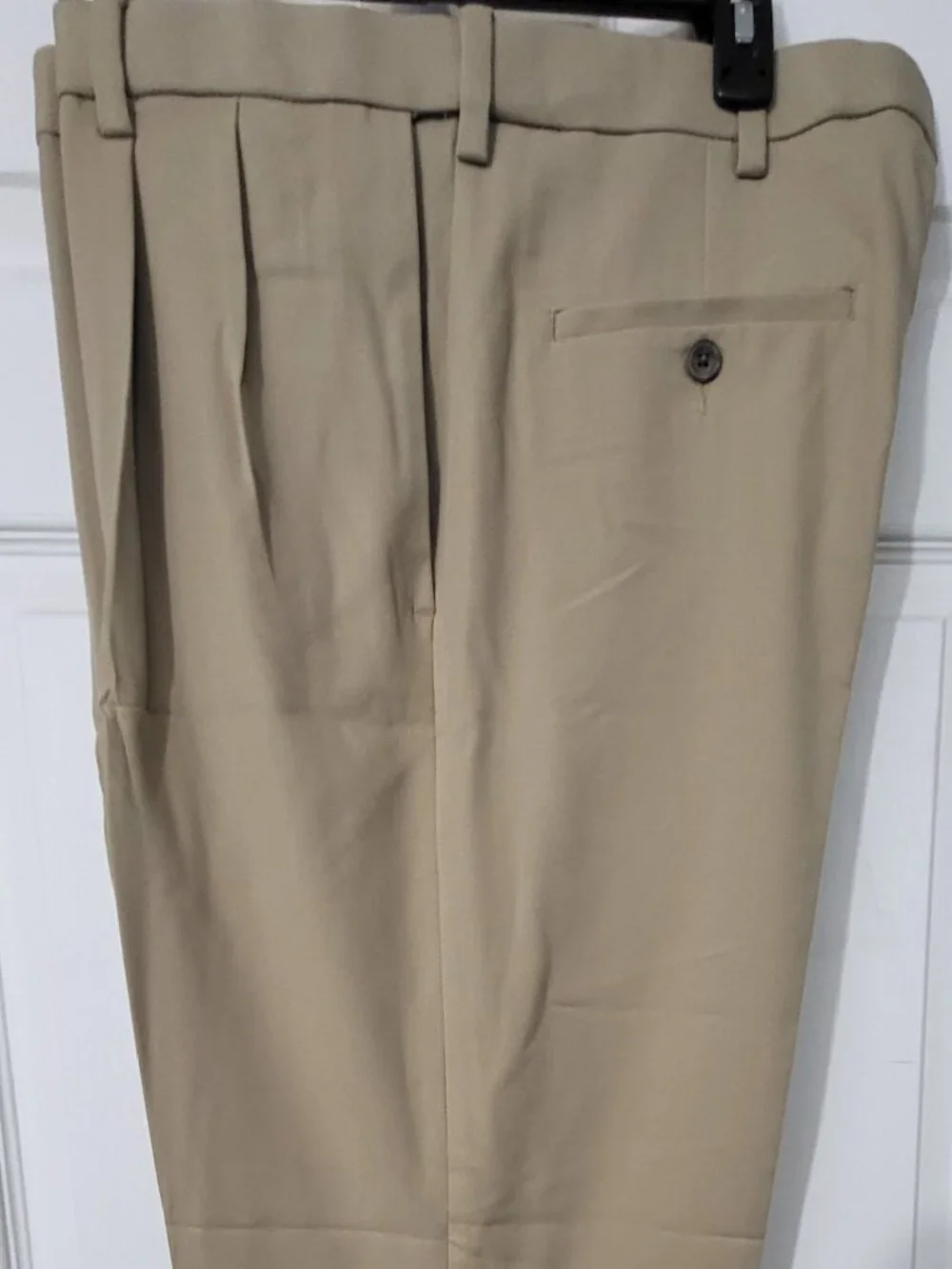 Haggar Cool 18, Mens khaki, 38W x 29L,  classic fit, pleaded